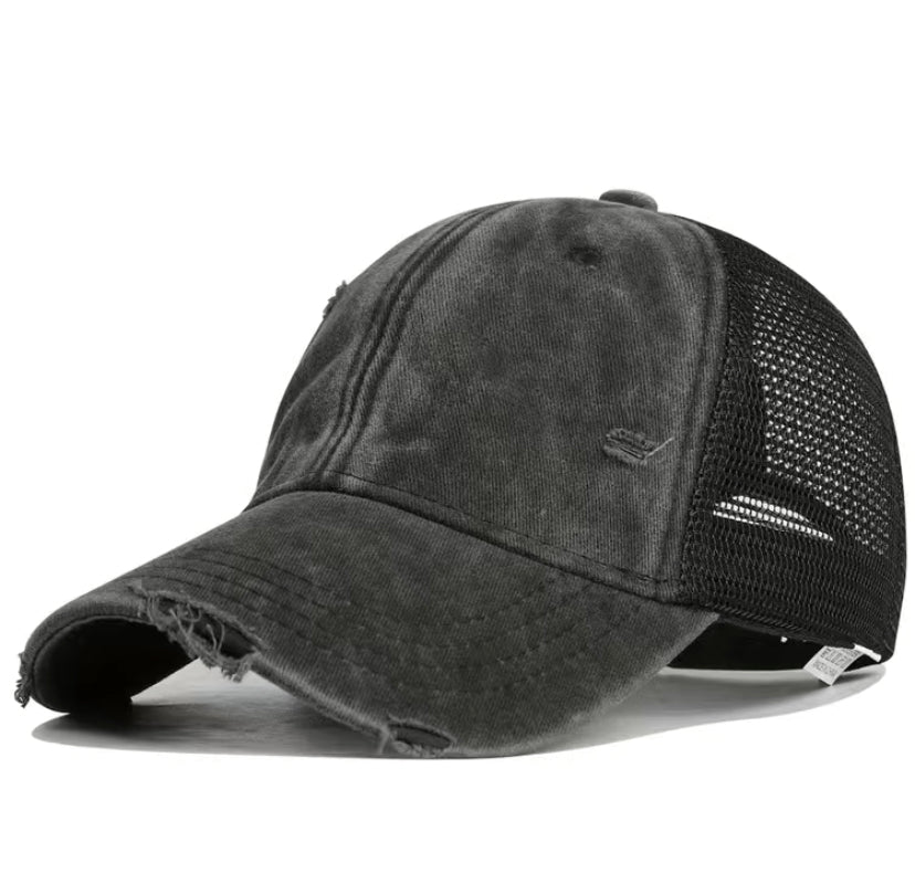 Distressed hat: black